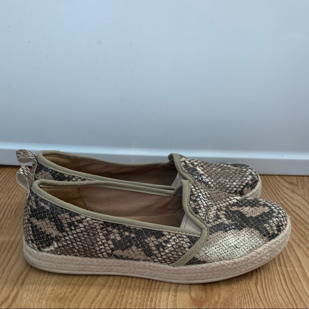 Clarks collection Azella Snake Espadrille flat 8M